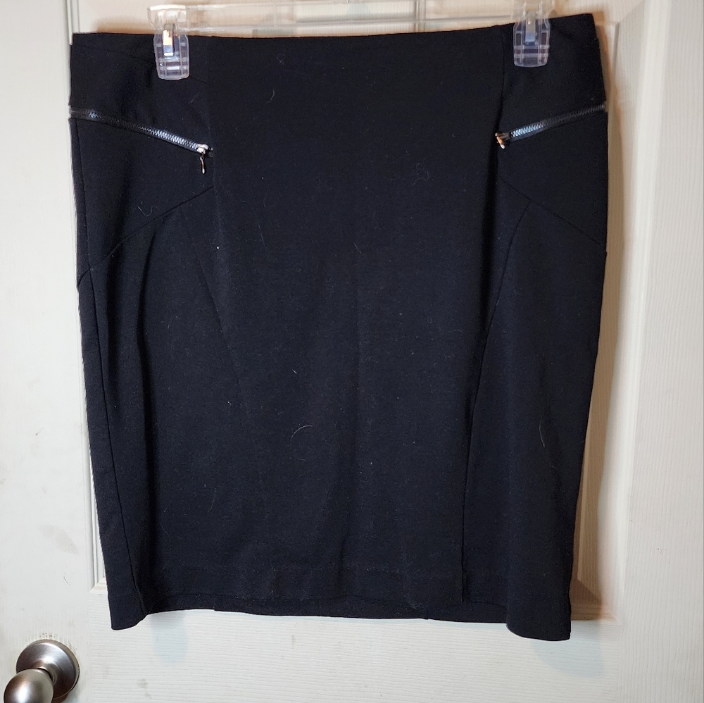 Black Knee Length Skirt With Zipper Pockets